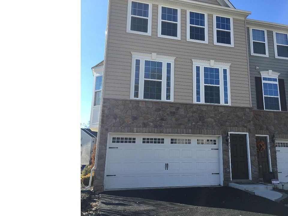1st image of 211 W General Grey Ct