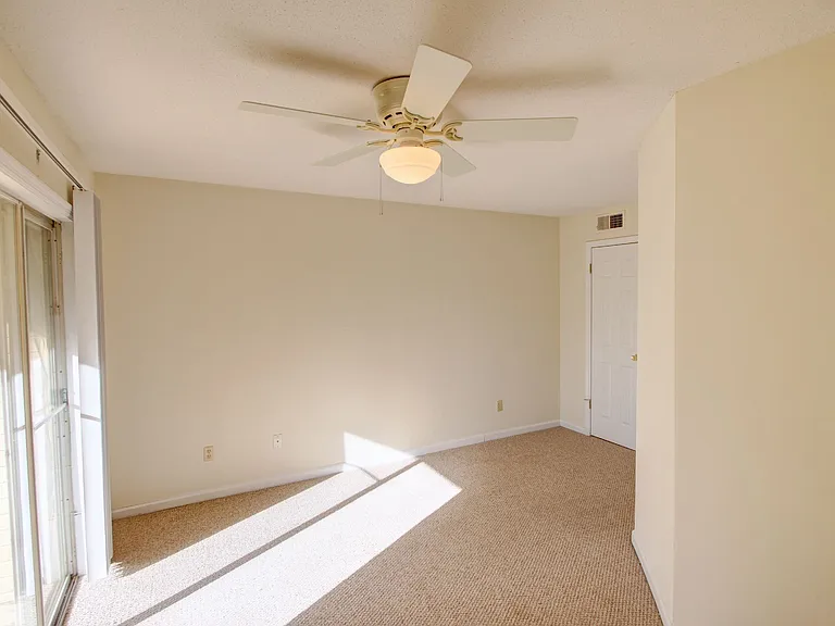 988 Clarizz Blvd S — Photo 15