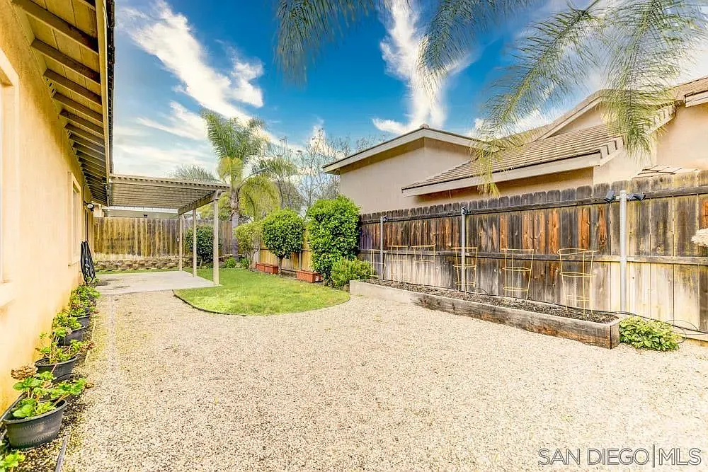 3 bed, 2.0 bath, 1757 sqft, $4,200 — Photo 4