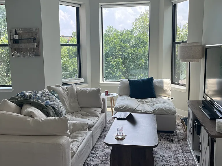 1456 W Addison St #3 — Photo 4