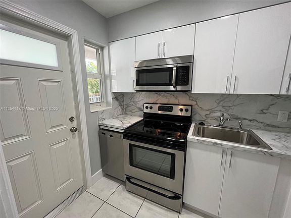 5th image of 2701 NE 1st St APT 102
