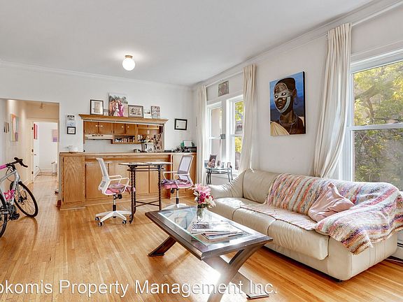 5th image of 2315 Irving Ave S #11546200
