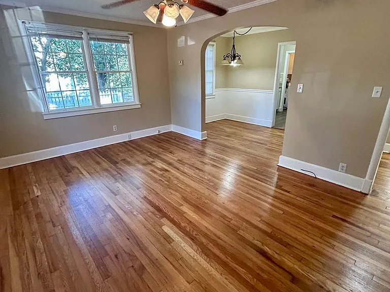 936 W Liberty St — Photo 3