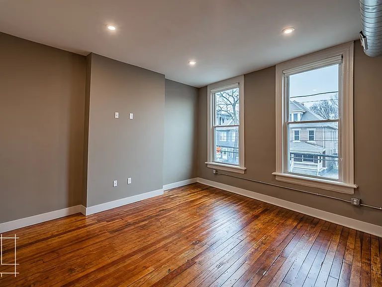 245 King Ave — Photo 9