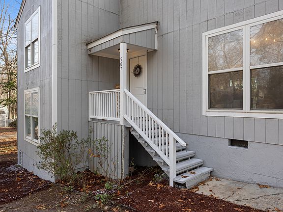 3rd image of 907 Castalia Dr