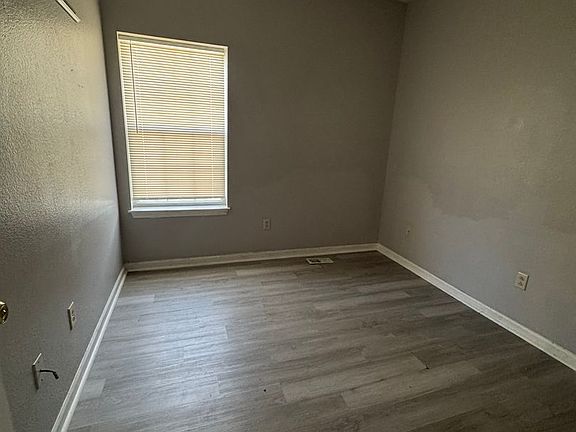 4th image of 410 N College Ave #B