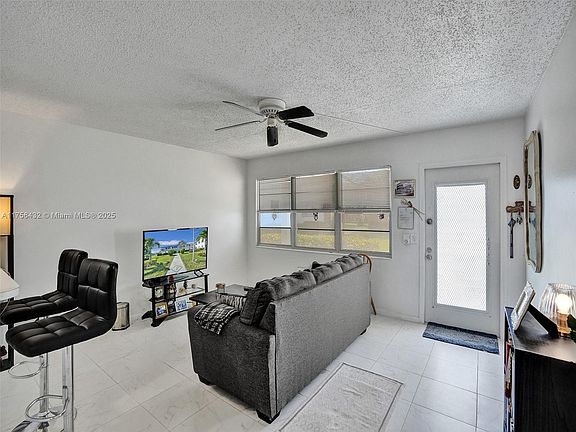 4th image of 263 Oakridge Ct #263-P