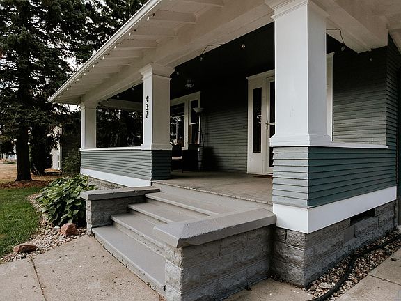 3rd image of 437 4th Ave NE