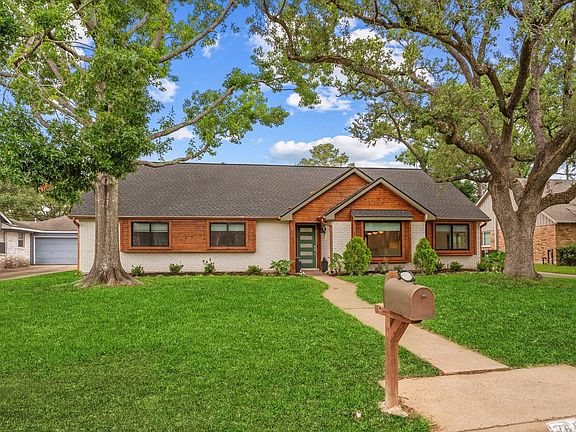 3rd image of 2611 Teague Rd