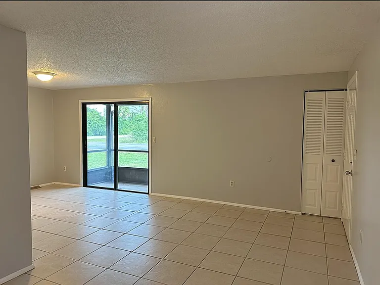 4022 Beaver Ln #800D — Photo 11