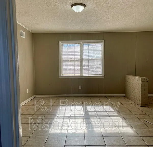 4211 Lansdowne Dr — Photo 5
