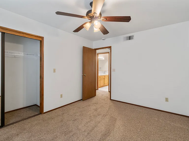 6469 N San Pedro Ave — Photo 18