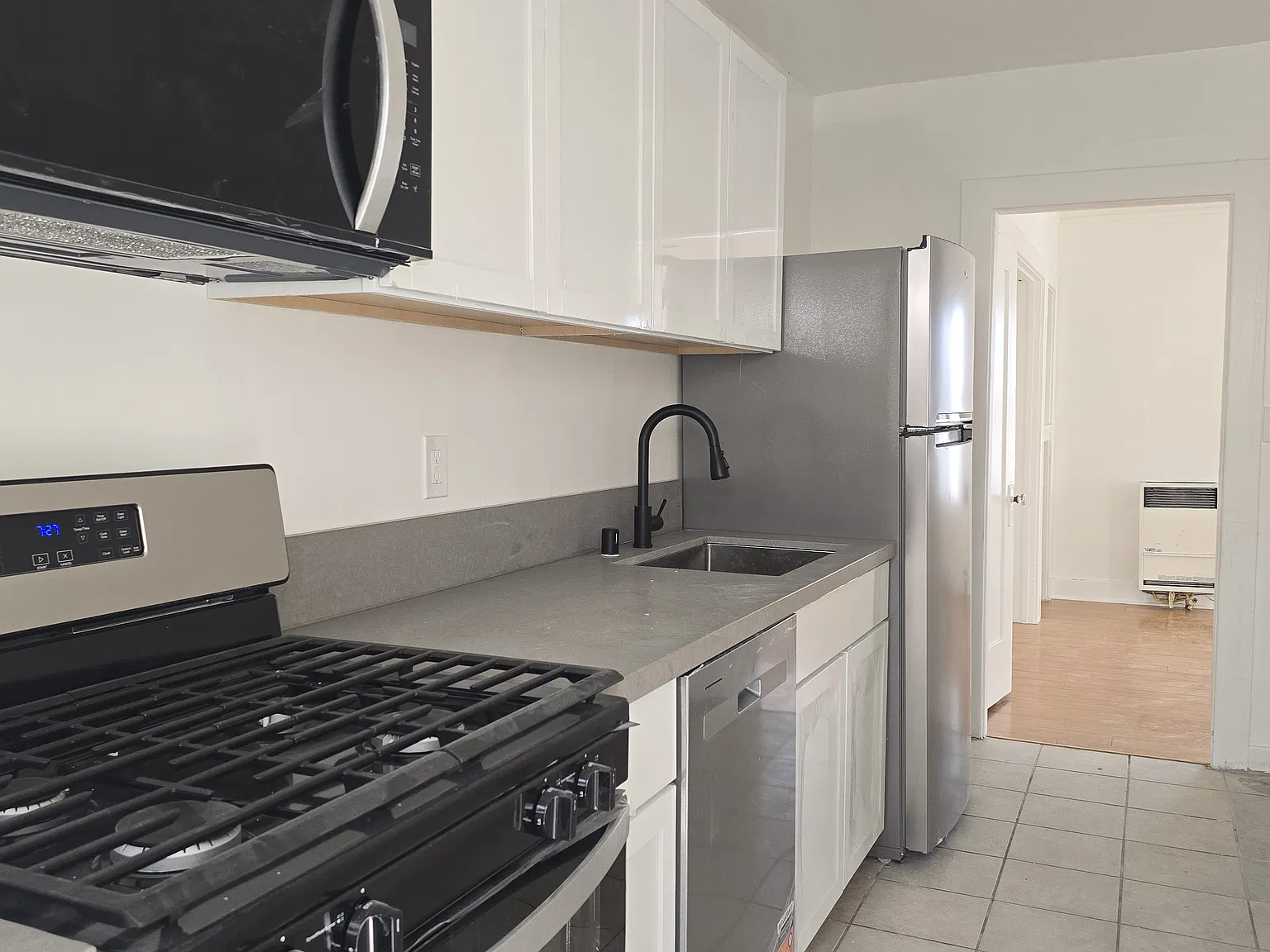 1 bed, 425 sqft, $2,200 — Photo 4