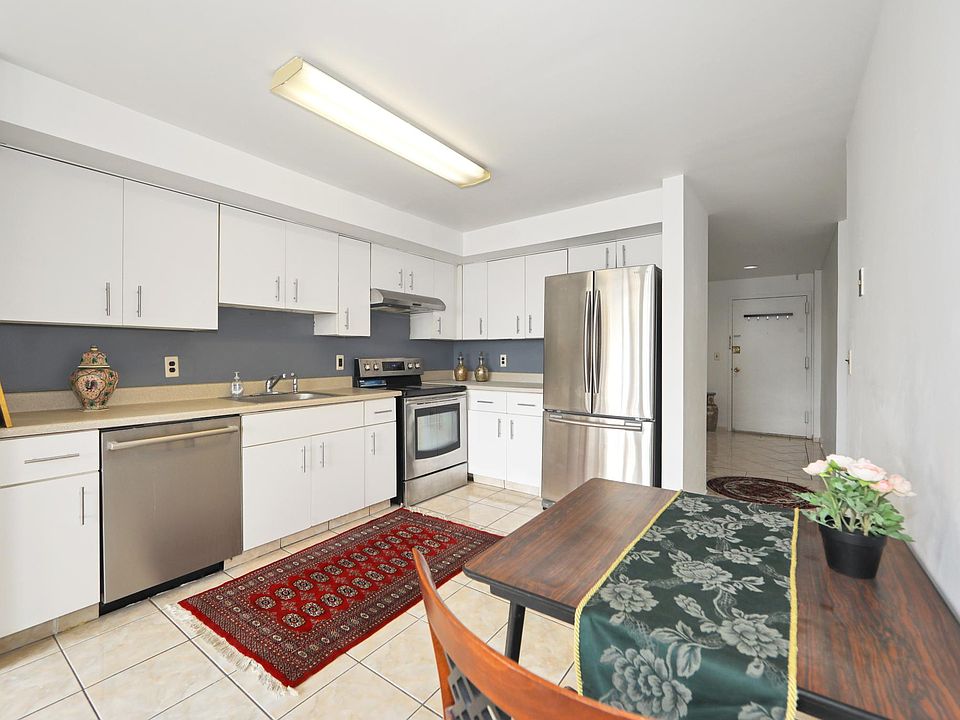 1st image of 320 Avenue 1 #1B