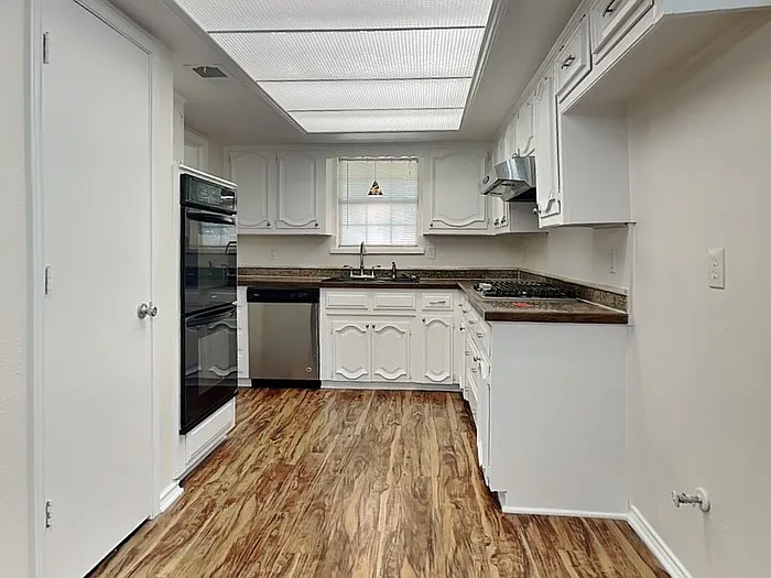 3110 Berkshire Dr — Photo 9