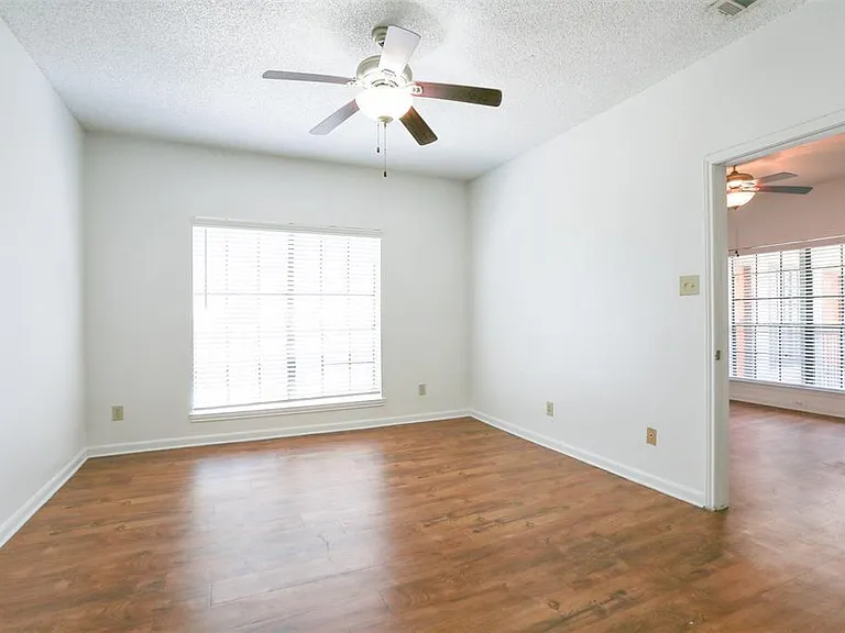 912 W 22nd St #106 — Photo 1