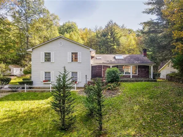 15 Sachems Trail, Simsbury, CT 06092