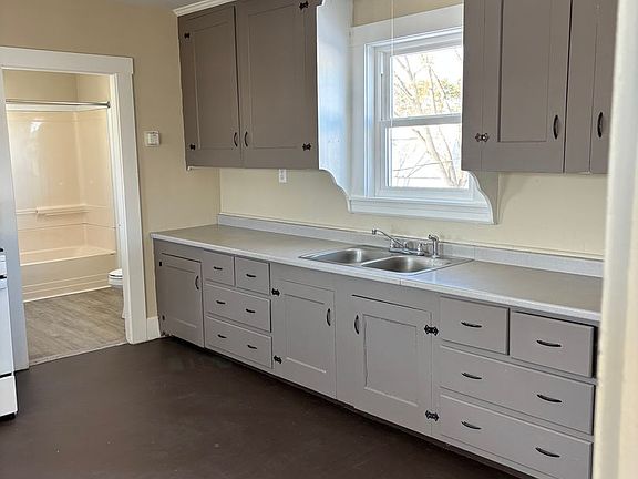 2nd image of 217 Pine St #217P-B