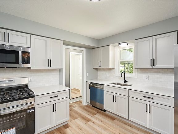 3rd image of 35477 Hobbie Dr