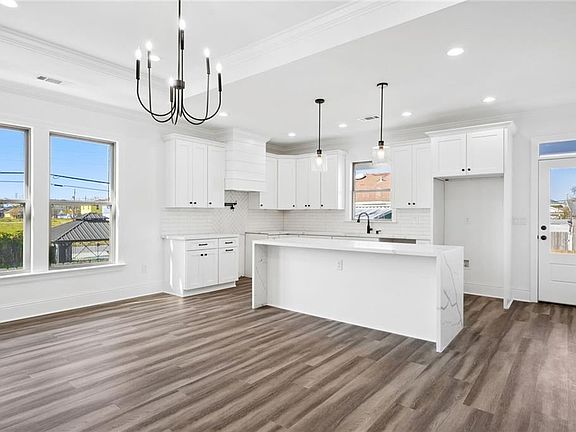 4th image of 3504 Leonidas St