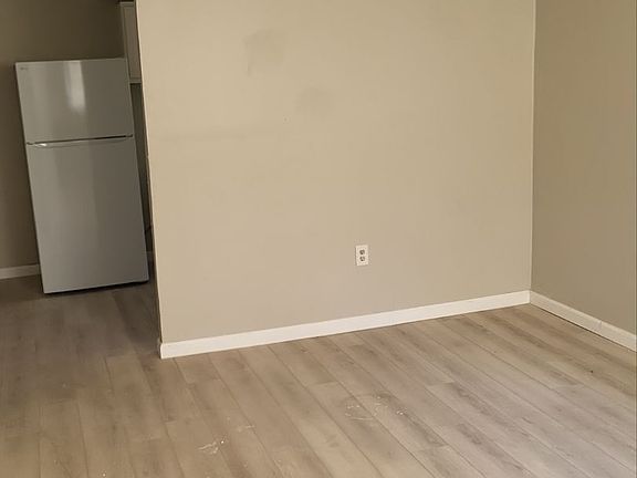 4th image of 321 S Harbine Ave #A