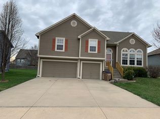 608 Chardonnay Ct, Raymore, MO 64083