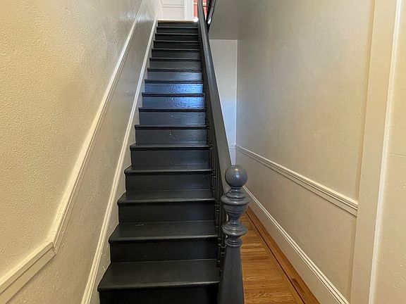 2nd image of 1551 Oakdale Ave #1551