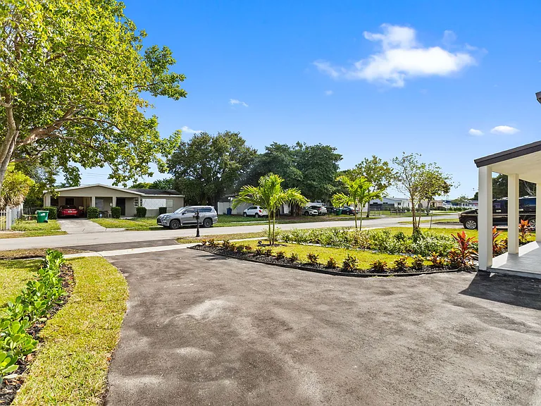 15920 NW 17th Ct — Photo 5