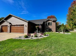 200 Magnolia Dr, Marshfield, WI 54449