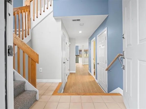 75 Valley Green Ct #C, North Providence, RI 02904