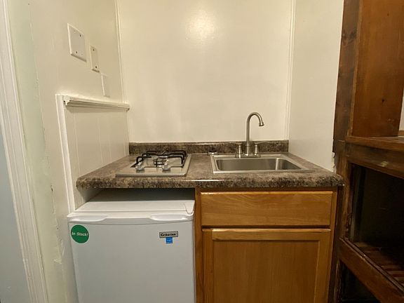 4th image of 122 N Depot St
