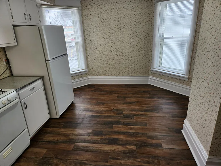 605 E Washington St #B — Photo 20