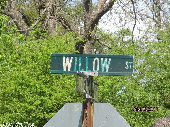 2nd image of 922 Willow St