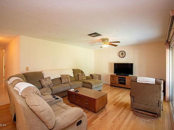 3rd image of 1010 NE 41st Ave