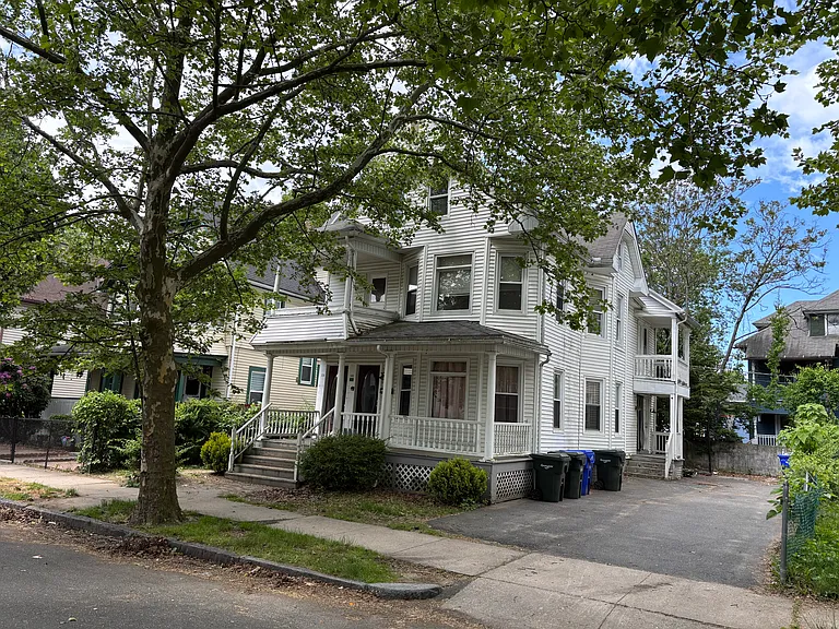 140 Yale St #1 — Photo 10