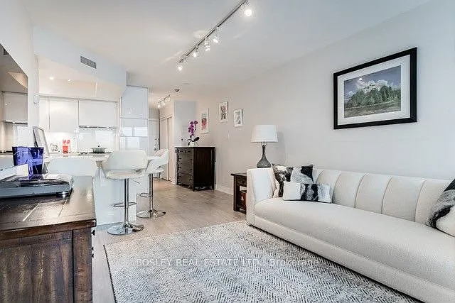 1001 Bay St #2219 — Photo 3