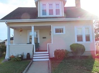 15 Crescent Rd, Pawtucket, RI 02861