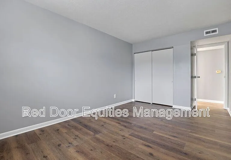 129 W Walnut St #C — Photo 13