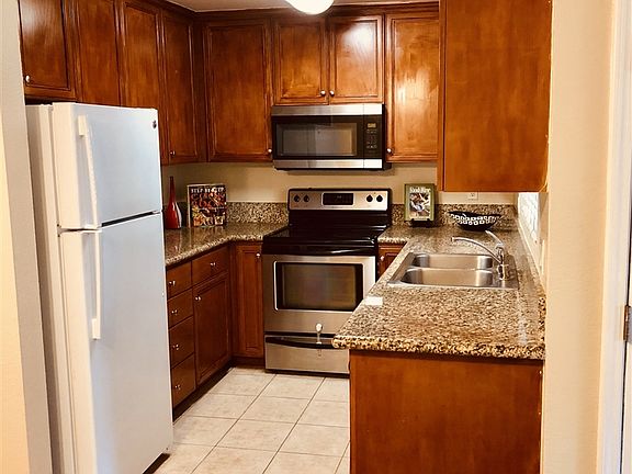 2nd image of 1423 Graves Ave Unit 152
