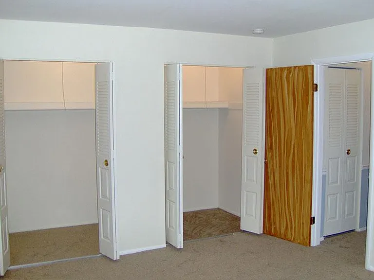 Ridgewood Apartments — Photo 25