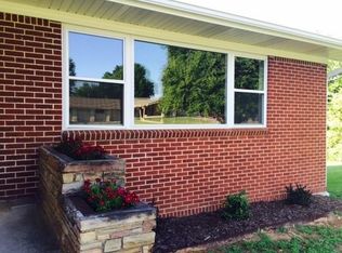 304 W Bailey Ave, Springdale, AR 72764