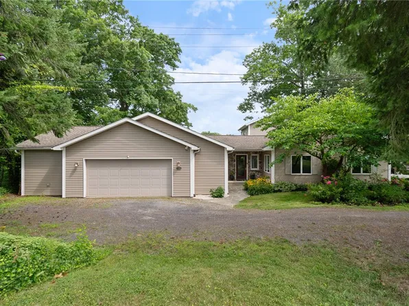 6441 Bonnie Castle Rd, Wolcott, NY 14590