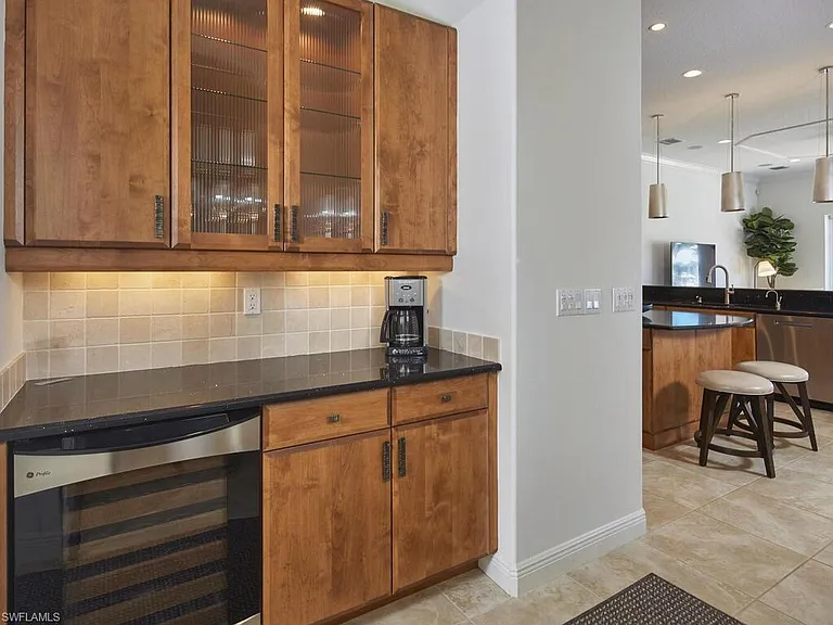 4419 Crayton Rd — Photo 18