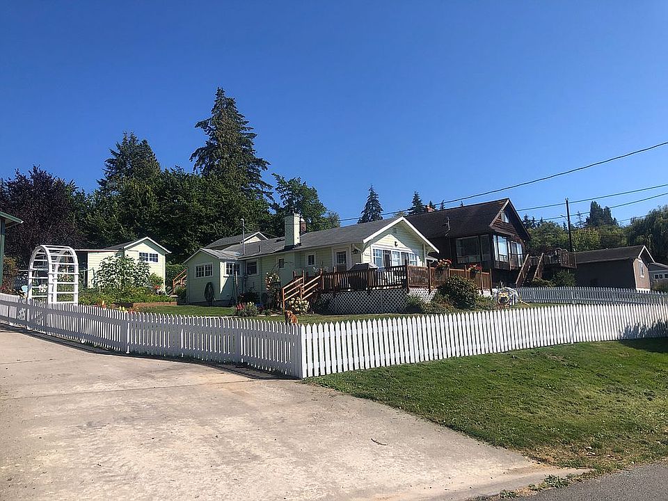 Front yard with new picket f