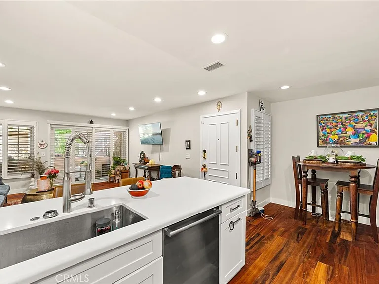 3860 Amberly Dr — Photo 9