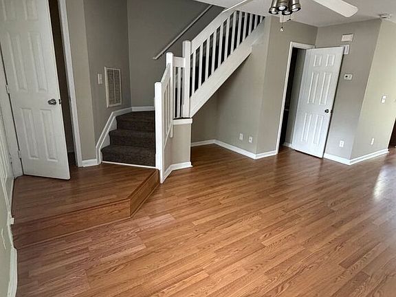 3rd image of 624 Emerald Cove Dr