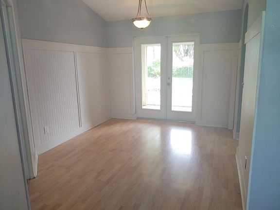 5th image of 838 SE Sweetbay Ave