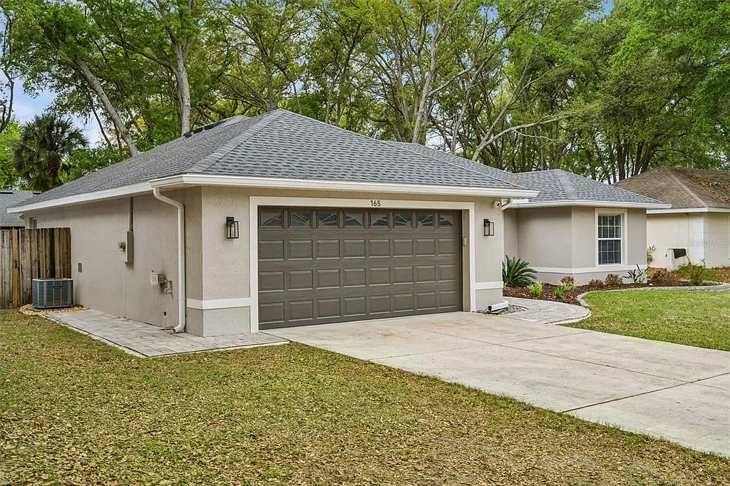 3 bed, 2.0 bath, 1410 sqft, $2,000 — Photo 3