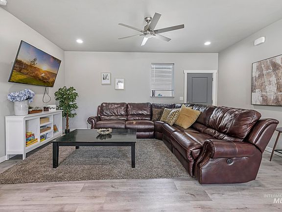 4th image of 1121 Thunder Mountain St