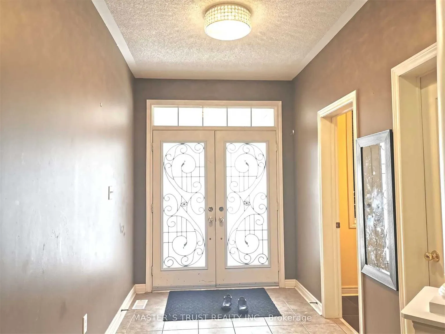 4 bed, $3,900 — Photo 2